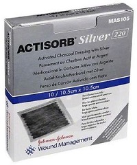 MEDICAZIONE IN CARBONE ATTIVO CON ARGENTO ACTISORB SILVER 10,5X10,5 CM 3 PEZZI - Speedyfarma.it