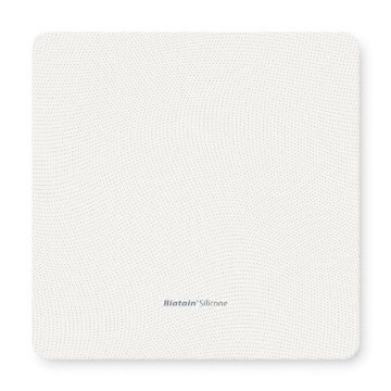 MEDICAZIONE BIATAIN IN SCHIUMA DI POLIURETANO ASSORBENTE SENZA BORDO IN SILICONE 10X10 CM 10 PEZZI - Speedyfarma.it